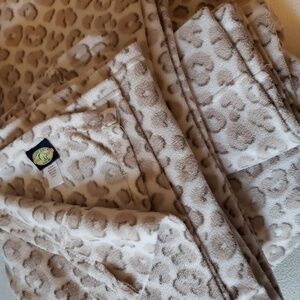 Twin fleece sheets. Animal print